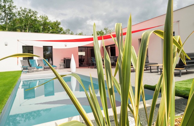 New House with Air Conditioning, Heated Pool - Residential Area