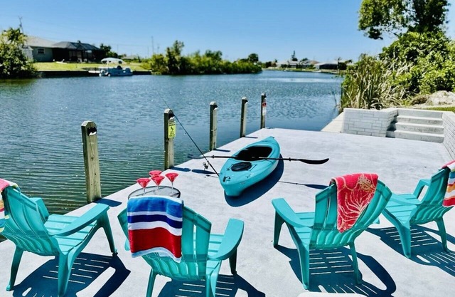 New House with Step Free Entry, Canal, Fish, Sunset Views, Near Golf & Baseball.