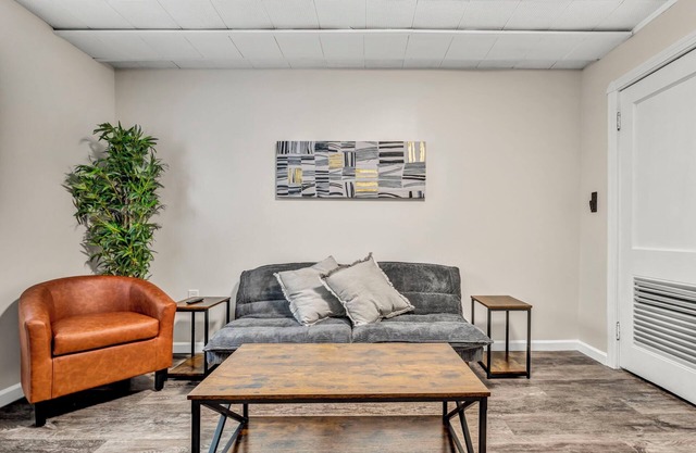 NEW King Bed! Firepit and Near CLE, BW, Metroparks