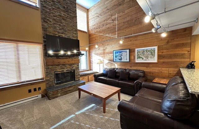 NEW! Lakeside, spacious, modern 2BR - sleeps up to 8