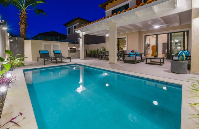 *NEW LISTING* - 2BR w/Private Pool in Resort-like Gated Community