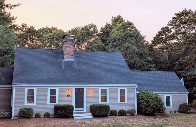 New Listing! Book Your Perfect Fall Cape Cod Getaway