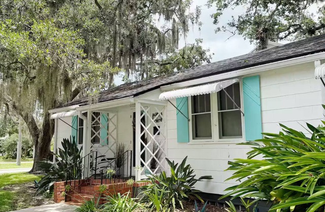 NEW LISTING/Charming 2-bedroom cottage in wonderful St. Augustine w/WiFi, AC