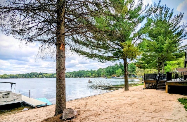New Listing / Lake House / Sleeps 24 / Amazing Beach and Views