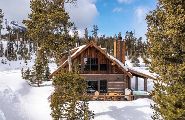 *New Listing* Luxury Cabin with Ski-In/Ski-Out w/Spa