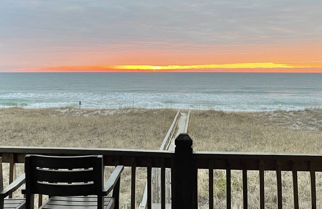 NEW LISTING! OCEANFRONT w/pool, close to boardwalk, amazing views!