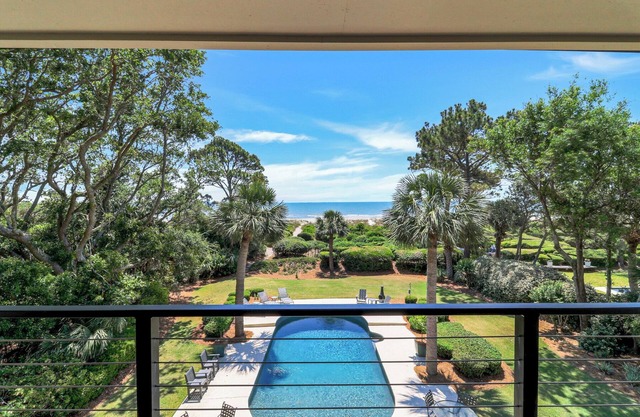 *NEW LISTING* Beautifully Updated OCEANFRONT Sea Pines Home - Private Pool