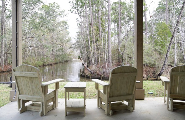 NEW LISTING ★ WATERFRONT ★ FIREPIT