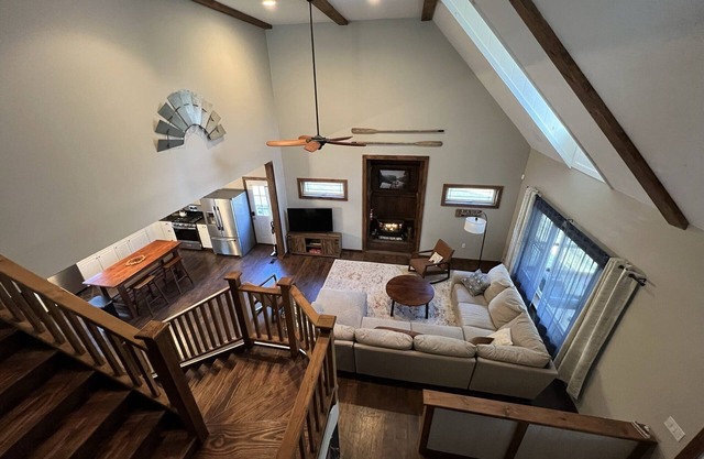 NEW Lodge, 5min to Schroon town ctr & beach, hiking, fishing, kayaking, boating