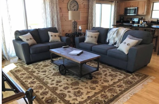 New Log Cabin, Mountain Views, HotTub, Fire Pitnn