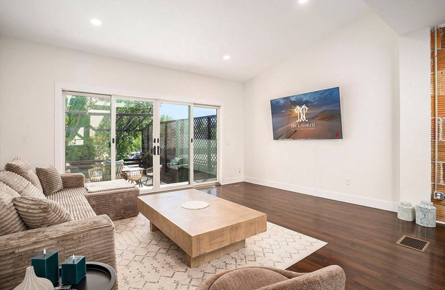 ☀️🌊 NEW: Love Mi Getaway Loft w/Deck on Washington Ave