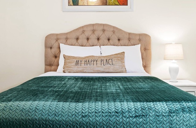 NEW! Lovely 1BD Villa,mins to BEACH,3 HEATED pools