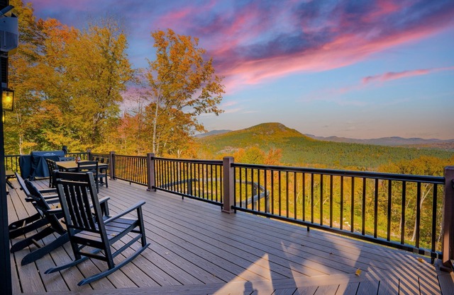 New LUX Chalet w/HotTub +Sauna +Games+5min2Slopes