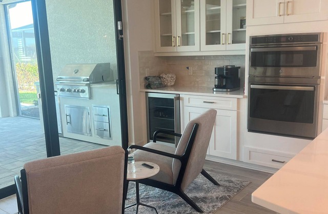 New luxury 3/3+ home in Esplanade Lake Club