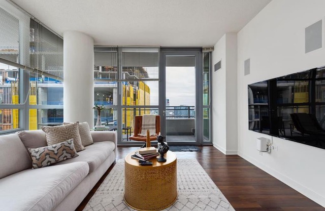 New Luxury 3 Bdr Apt in Chicago C9
