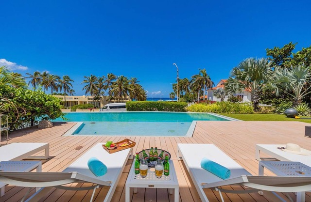 NEW Luxury 4BR Beachfront Villa w/Infinity Pool