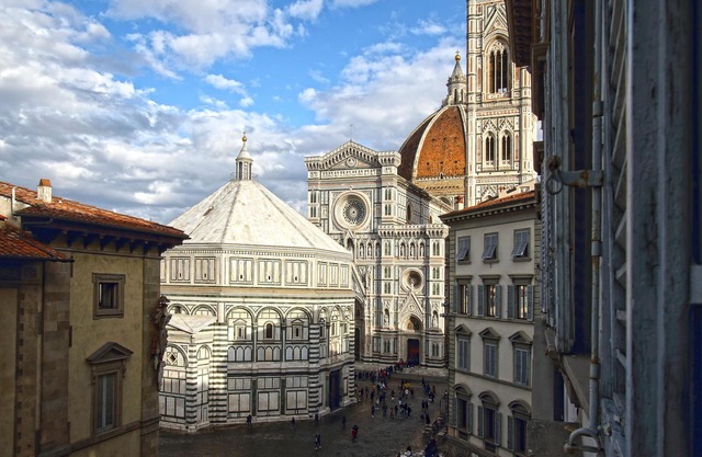 New Luxury Apartment Duomo View 4 sleeps, 2 bedrooms, 2 bathrooms, AC, WiFi