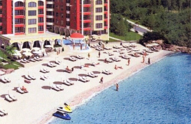 New luxury apartment directly on the private sandy beach in 4 star aparthotel