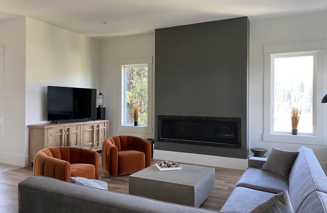 New Luxury Home Exceptional Location Close to Village Ski In/Out