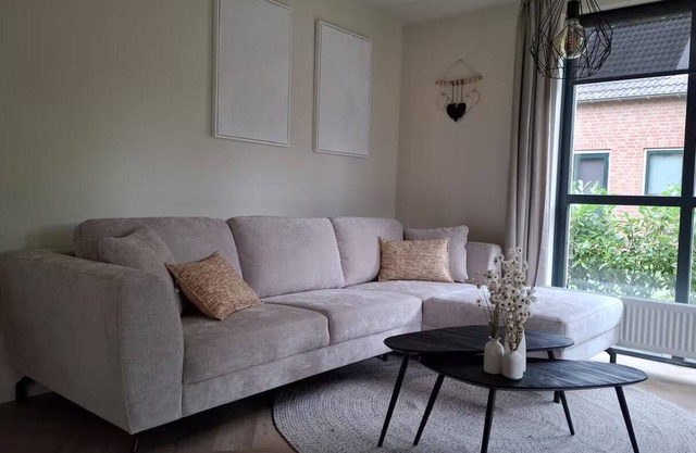 NEW! Luxury cottage with sauna and hot tub, 6p