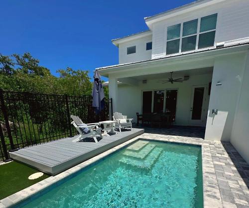New Luxury Duplex, Private Pool, Walk to Flagler