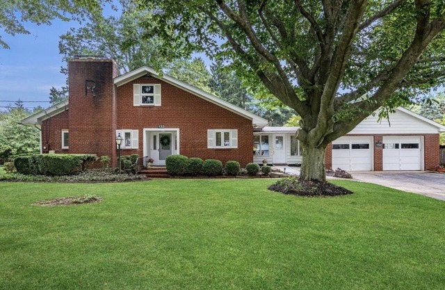 New Luxury Home! Near Princeton Sleeps 7