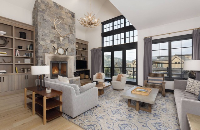 New! Luxury home near Town Center with hot tub and a home gym