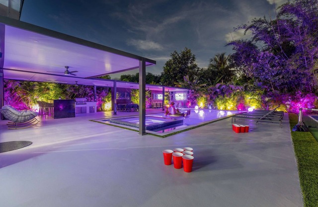 New Luxury Villa Solara Heated Pool, Hot Tub, Golf