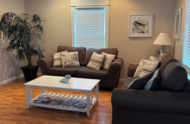 NEW! Midtown Bliss- 2 bed house with WiFi, within 5 minutes of Downtown Paducah
