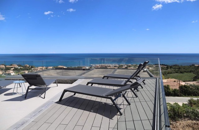 New, modern, 180° panoramic sea view, heated pool, dream vacation assured
