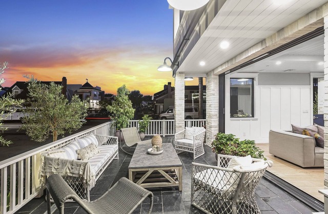 New Modern Beach House on Balboa Island with huge rooftop deck and massive spa!