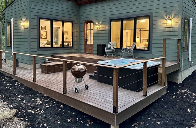 NEW! Modern Cabin w hot tub - Hocking Hills