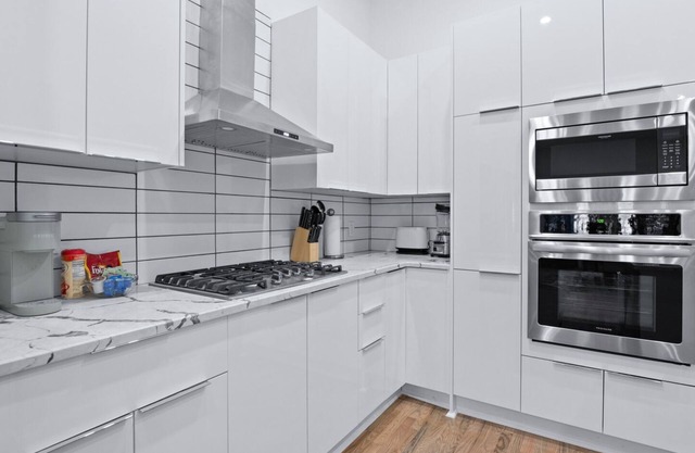New! Modern Escape 4BR 3.5BA Sleeps 8 by Airport