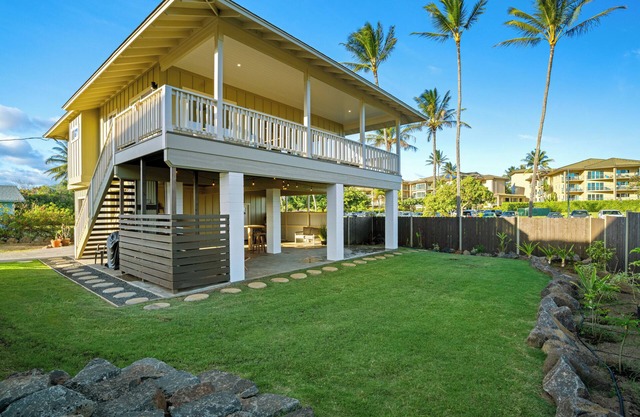 New Modern Hawaiian 2-bedroom house in Kapaʻa with amazing ocean/mountain views