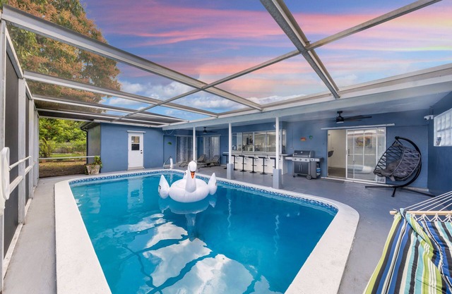 New Modern Retreat with King Bed/Heated Pool/Grill/only 8 miles to Beach!