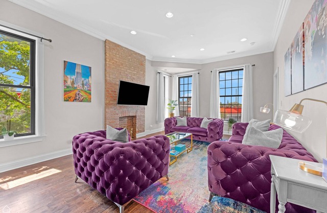NEW! Modern, Spacious 3BR Apt Minutes to Downtown! by AllSet Turnover