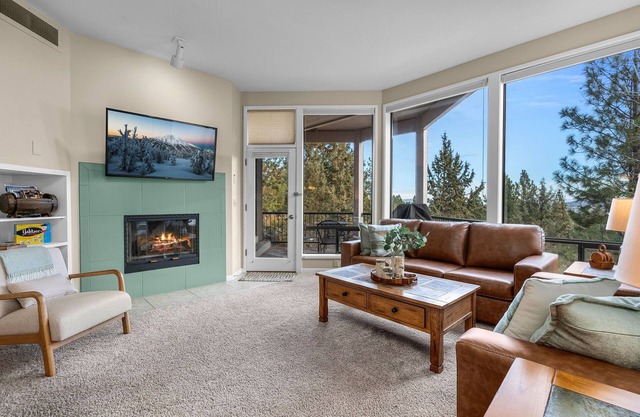 New! Mt Bachelor Village ~ Views ~ Fireplace