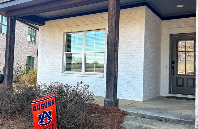 New! No Dawgs- Full 3-bedroom house minutes to campus