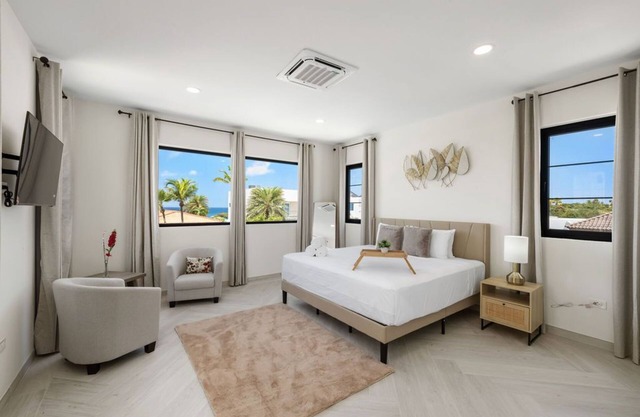 NEW Ocean View 5BR Villa ~ Private Pool & Roof deck