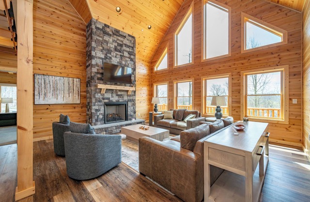 New! Pisces Rock: Lake Access, Hot Tub, Fireplace, A/C!