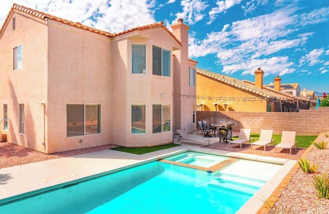 New Pool/Spa & Pool Table @ 6BR Refined Vegas Stay