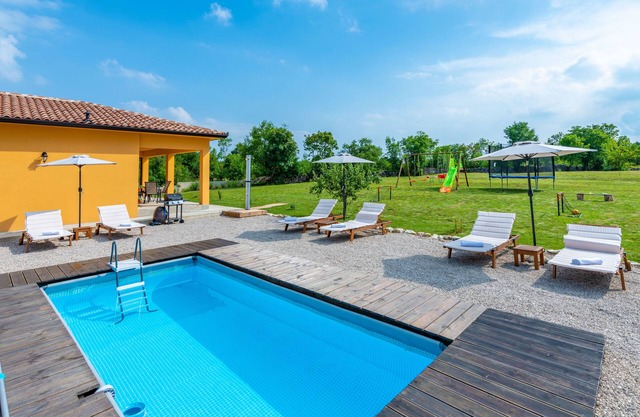 New pool villa, private 4000 sqm garden