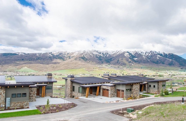 New Powder Mountain Modern Retreat w/private Hot tub