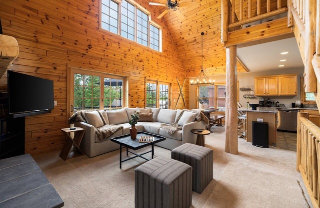 New private 4BD Ski out cabin at Otsego club! Cozy fully updated log cabin!