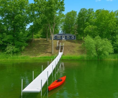 New! Private Lakefront Retreat 3BR 2BA Game Room