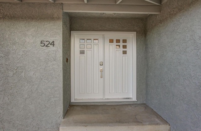 New Remodeled Home With Pool in Thousand Oaks