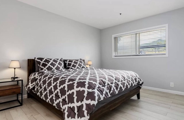 New! Remodeled Ski & Hiking Retreat - 5 min from resort!
