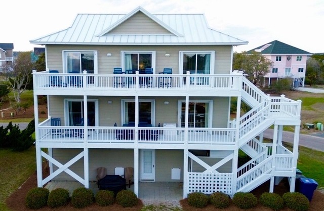 NEW RENTAL-4BR3BA House at South Topsail Beach W/Private Beach & Pool Access