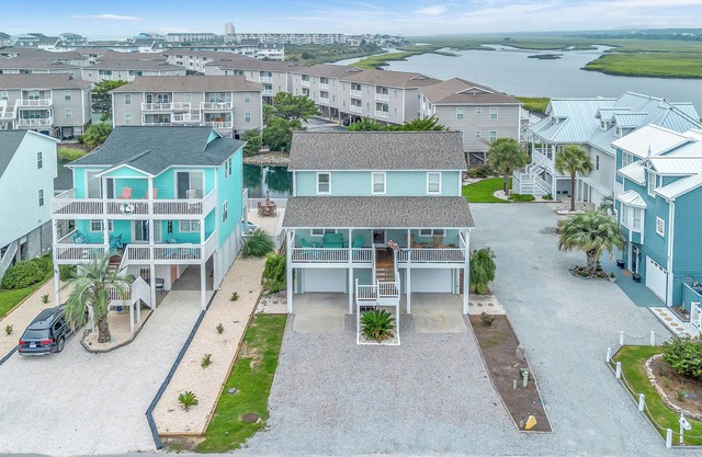 New Rental! Spacious 4-bedroom home in Ocean Isle Beach. 5 minute walk to beach!