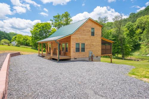 New River Log Cabin, HOT TUB, Fire Pit